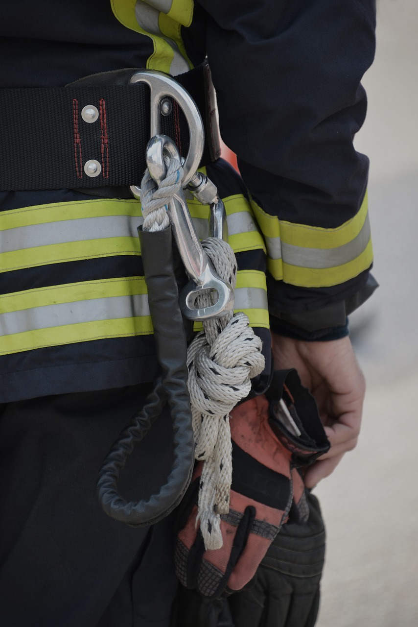 firefighter, fire fighters, clear, feuerloeschuebung, mission, equipment, rope, backup, danger