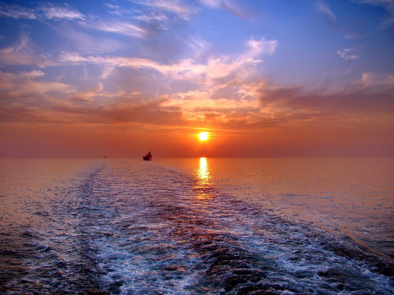 sunset, atlantic, the wake, to the east, ocean, sun, wave, spray, ripple, reflection, east, coucher du soleil, de l'atlantique, nature, sillage, à l'est, l'océan, le soleil, les vagues, le coucher du soleil, pulvérisation, ondulation, réflexion, en direction est, wake, waves, splashes, ripples, course to the east