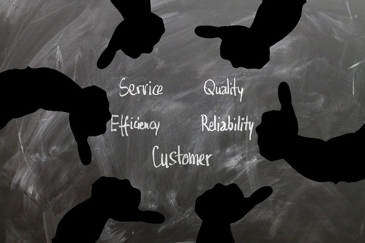 customer-3864813_1280