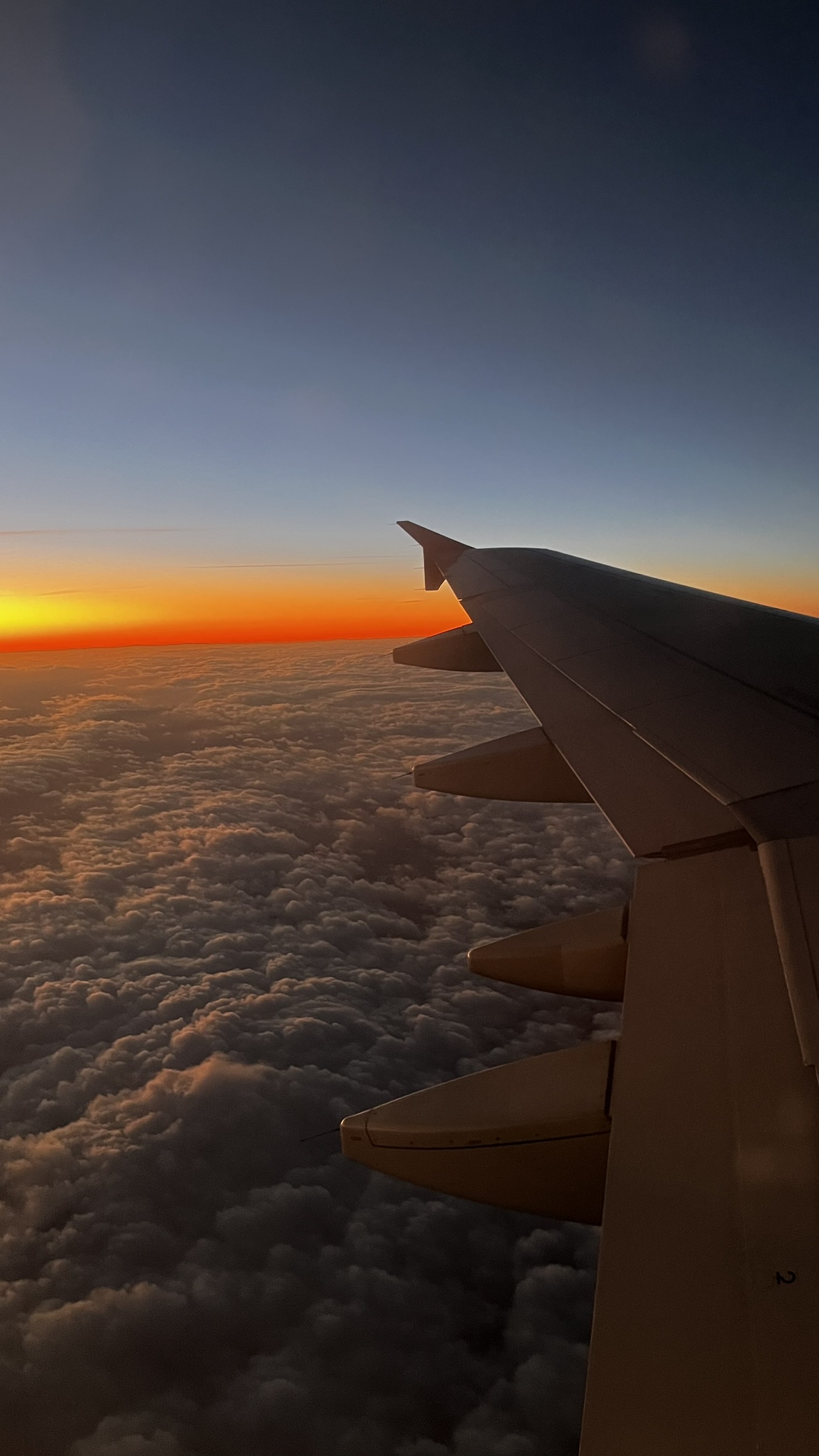 voyage aile d&rsquo;avion couché de soleil